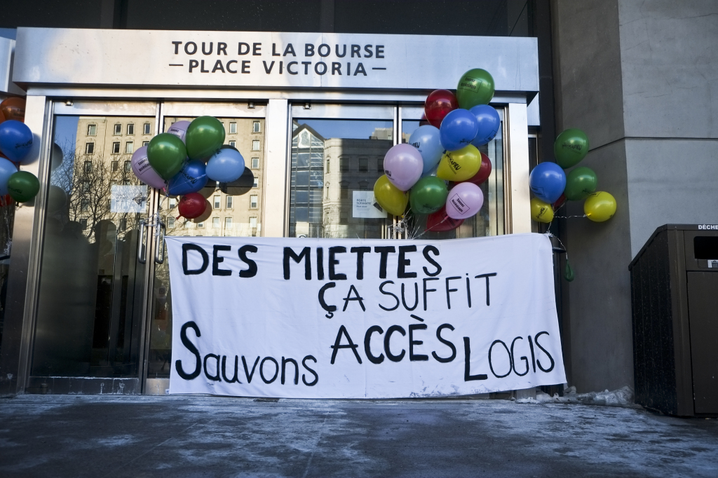 Bannière et ballons sur Tour de la Bourse (C--dric Martin)