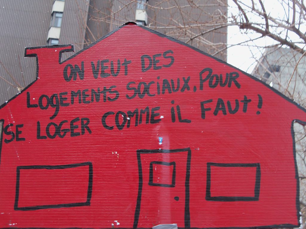 Pancarte-maison On veut des logements sociaux(SSDL)