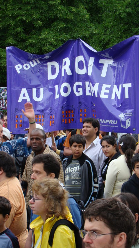 Bannière Pour le droit au logement (Jimena Michea)